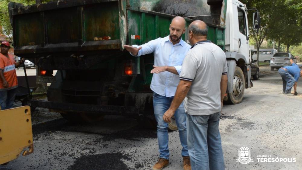 Usina volta a produzir asfalto e Prefeitura inicia operação tapa-buracos pelo bairro de Araras