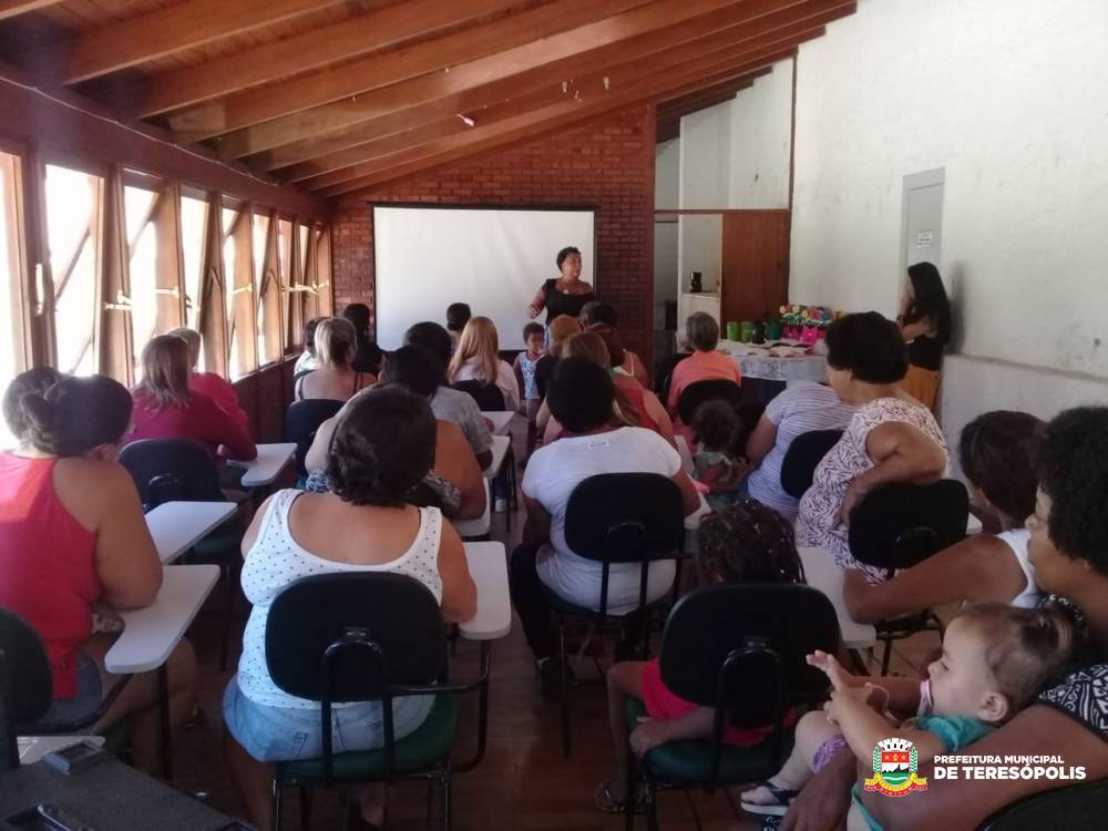 Moradoras do Parque Ermitage recebem orientações sobre seus direitos e conscientização para o empoderamento feminino