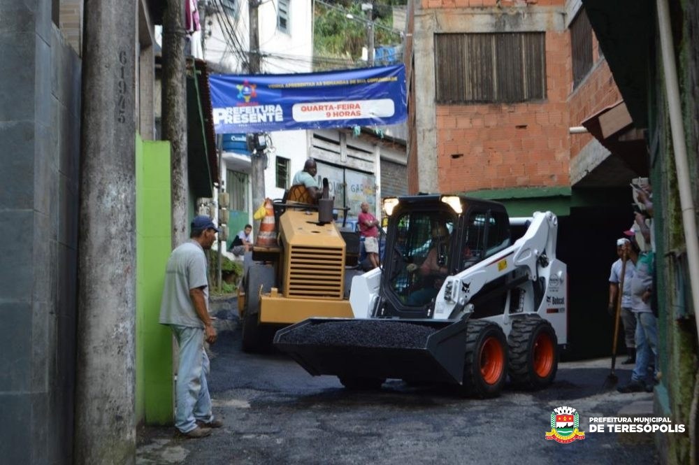 'Operação Prefeitura Presente': Tapa-buracos e manutenção de iluminação pública são feitos no Rosário