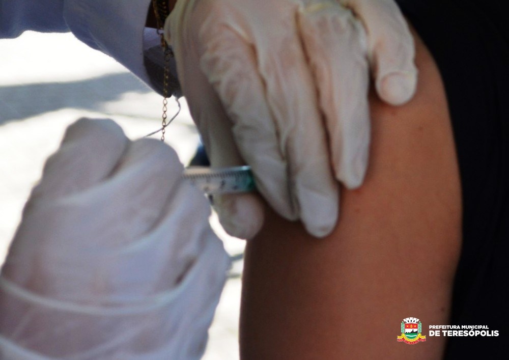 Saúde vacina contra a gripe durante ação social da Operação Prefeitura Presente, neste sábado (13)