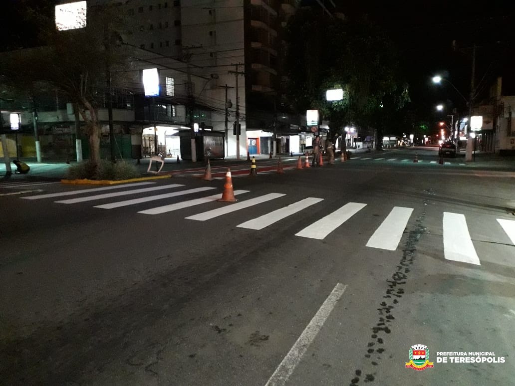 Ruas e avenidas de Teresópolis recebem nova sinalização de trânsito