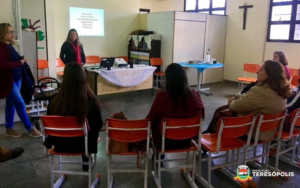 Combate ao abuso e exploração sexual é tema de minicurso de educadores da rede municipal