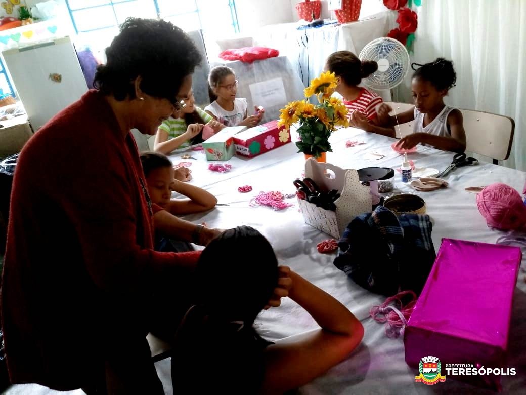 CRAS Meudon inscreve para oficinas gratuitas de artesanato e recreação infantil