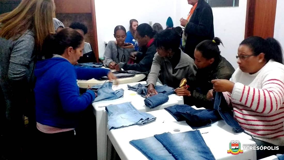 Geração de oportunidade e renda: Moradoras do Jardim Serrano participam de curso gratuito de moda sustentável