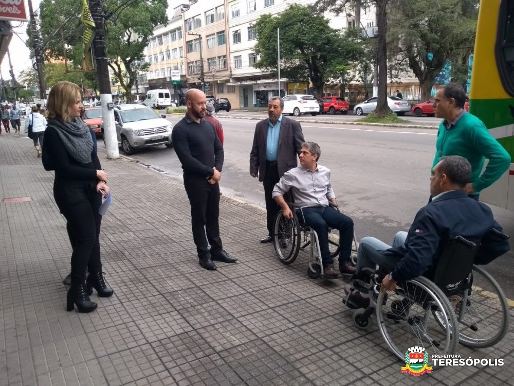 Programa 'Calçada Acessível': servidores da Prefeitura experimentam a rotina de pessoas com deficiência