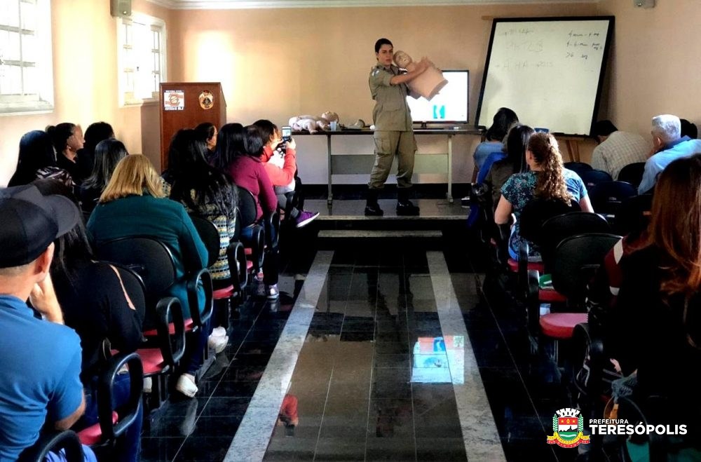 ?Escolas mais seguras?: professores municipais fazem curso de primeiros socorros