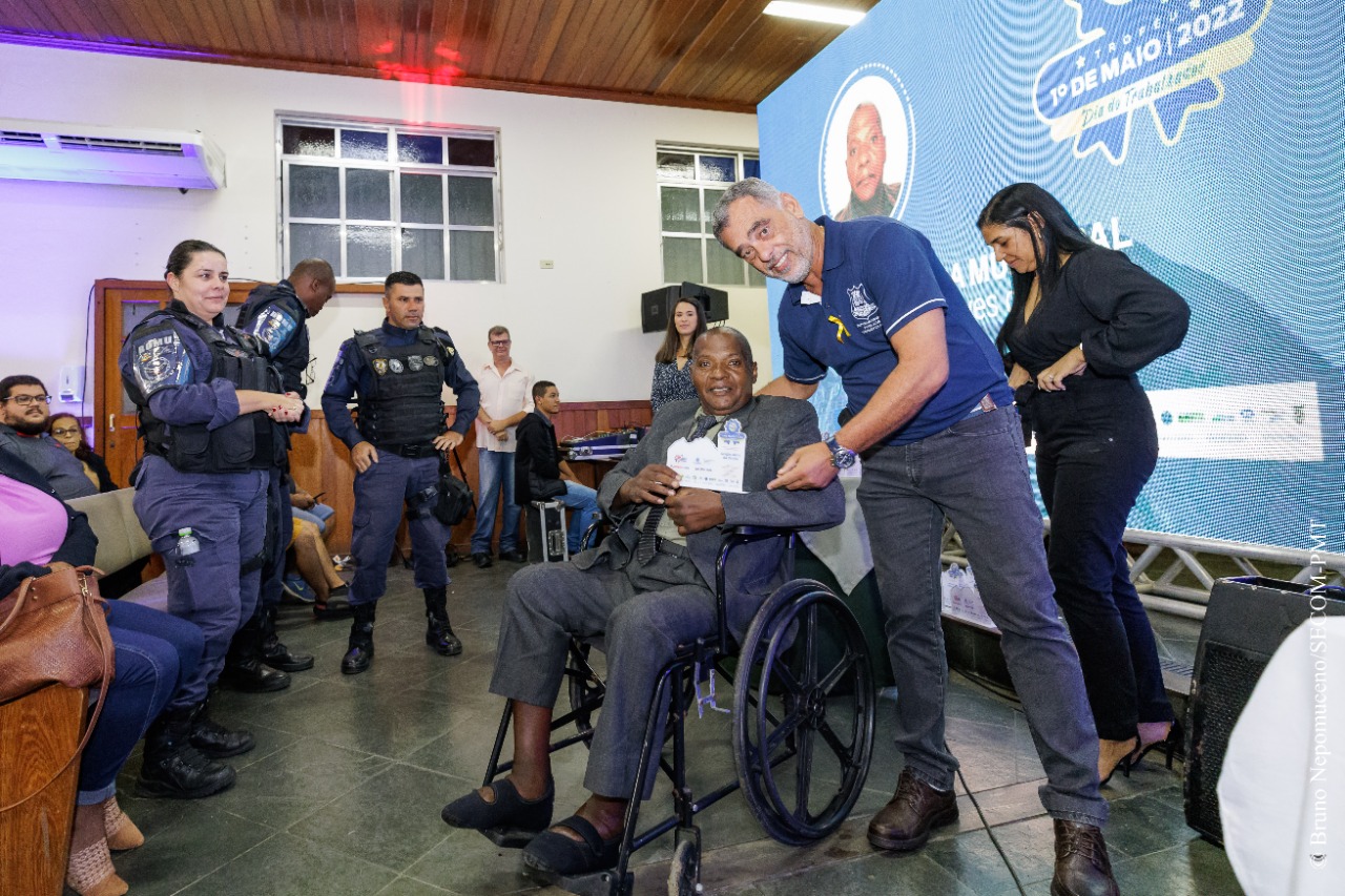 'Troféu Trabalhador do Ano': Homenagens ao trabalhador marcam abertura da Semana Municipal do Trabalho, Emprego e Renda de Teresópolis