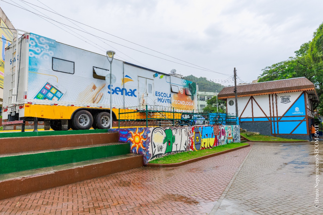 Escola Móvel de Tecnologia do Senac RJ chega a Teresópolis