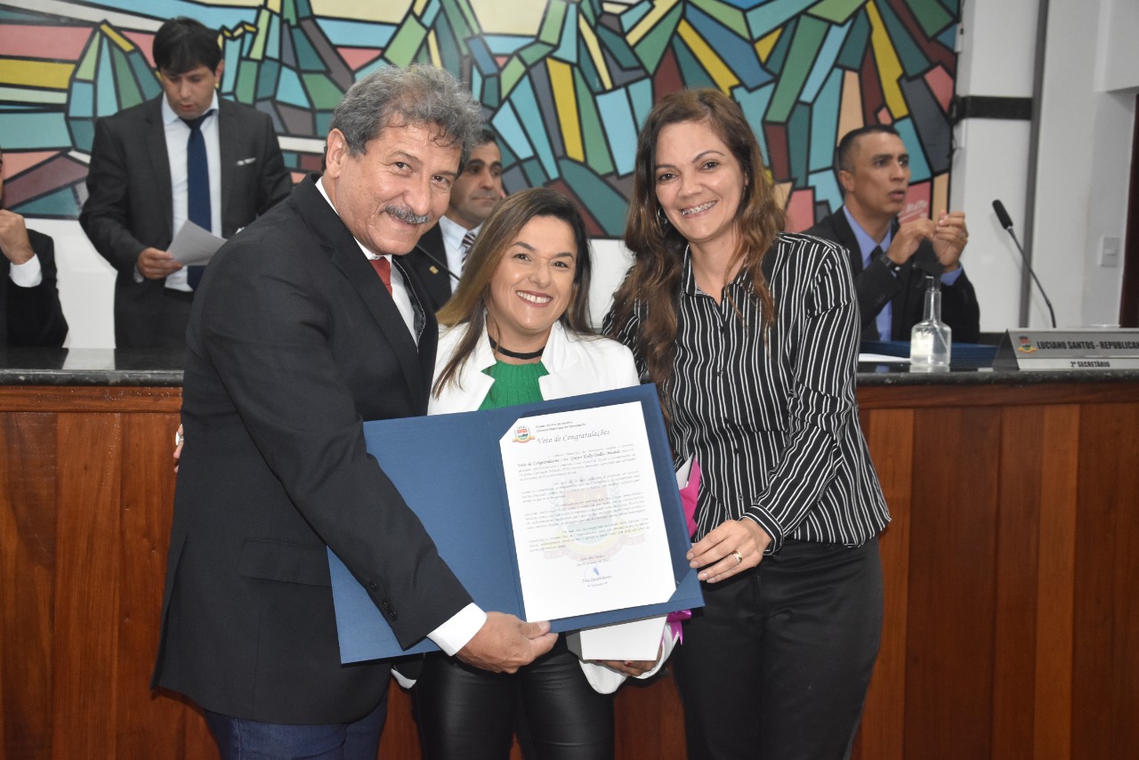 Grayce Maurat, coordenadora do Programa Operação Trabalho (POT), é homenageada pela Câmara Municipal