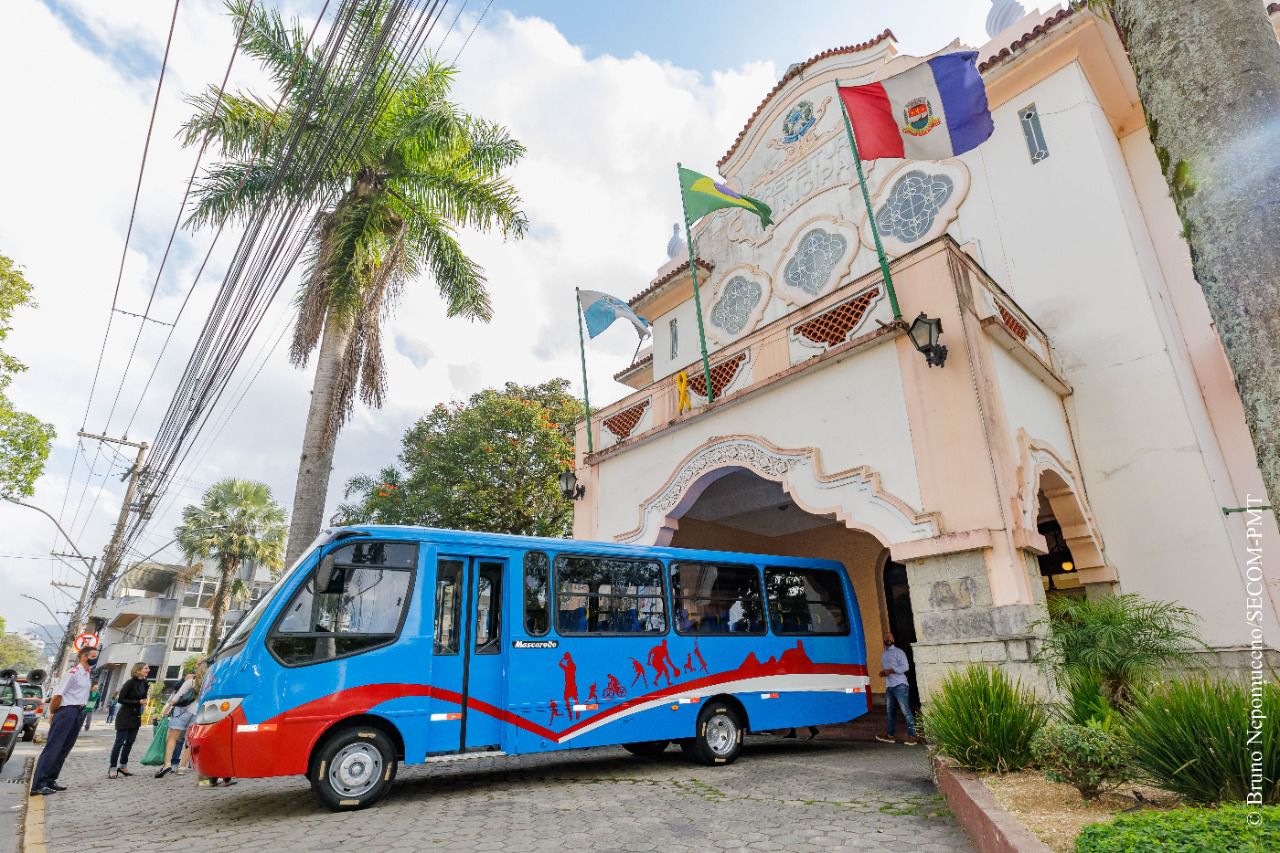 Micro-ônibus da Secretaria Municipal de Esporte e Lazer é totalmente reformado
