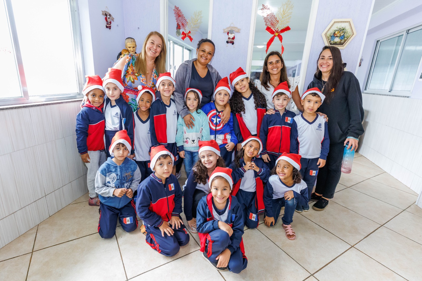 Visita de alunos do CMEI Várzea leva alegria e acolhimento aos idosos do Asilo São Vicente de Paulo