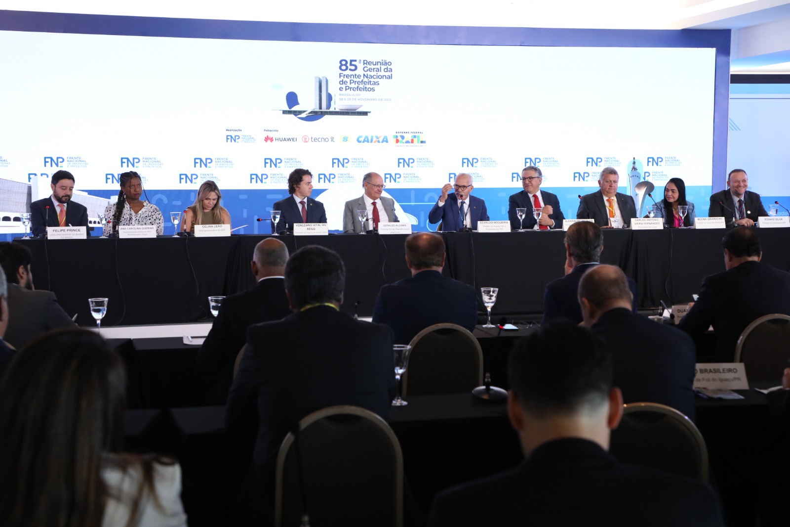 Prefeito Vinicius Claussen participa da 85ª Reunião Geral da Frente Nacional de Prefeitos Realizado em Brasília, o encontro reúne prefeitos das cidades mais populosas do país