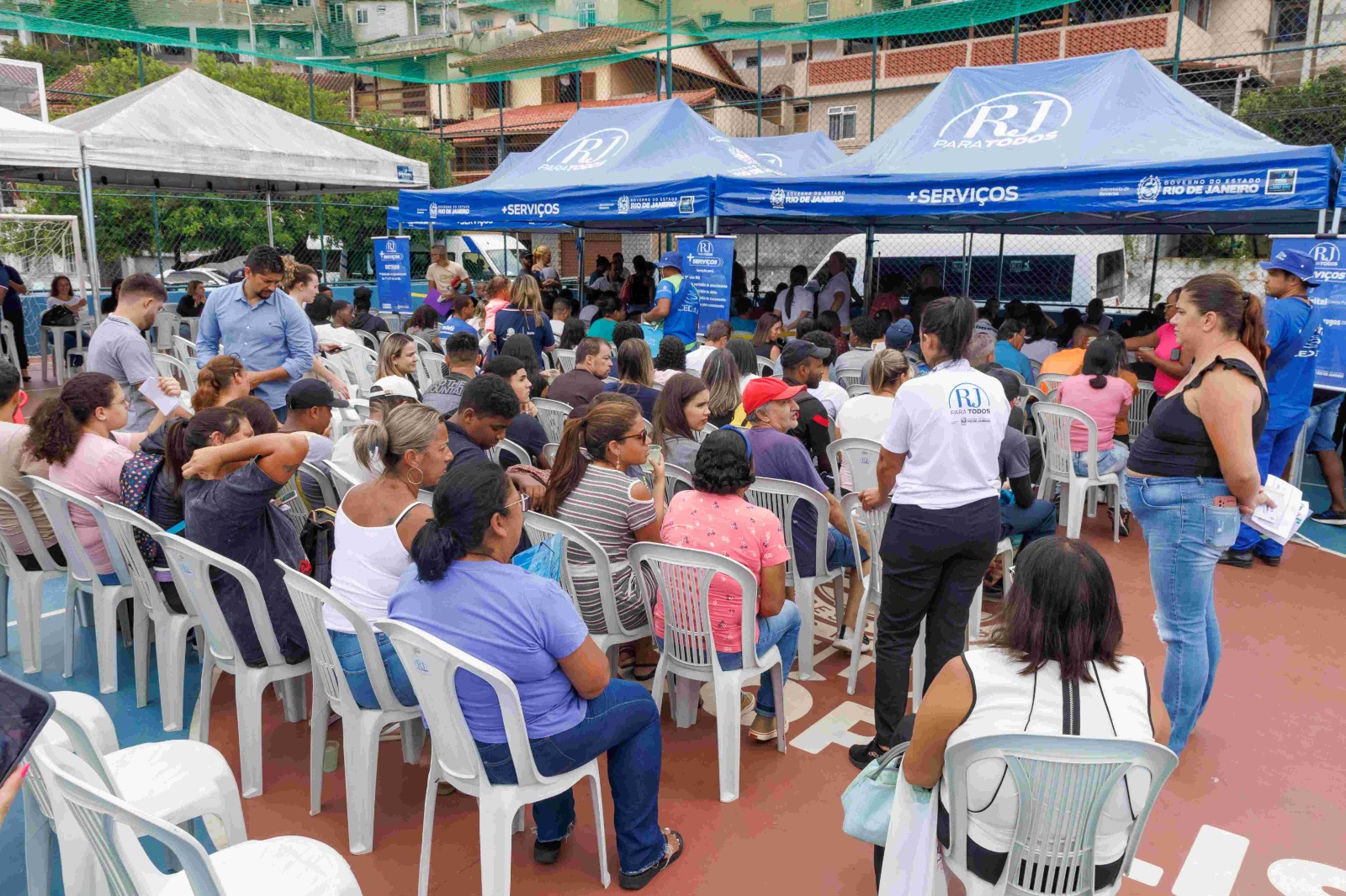 'RJ para Todos': Prefeitura de Teresópolis e Governo do Estado levam mutirão de serviços grátis e show ao Meudon