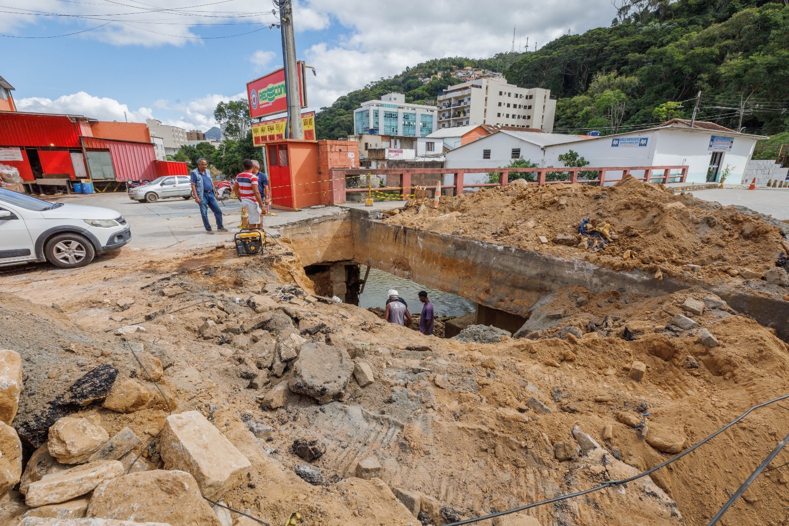 Prefeitura inicia obras na Rua Dr. Aleixo