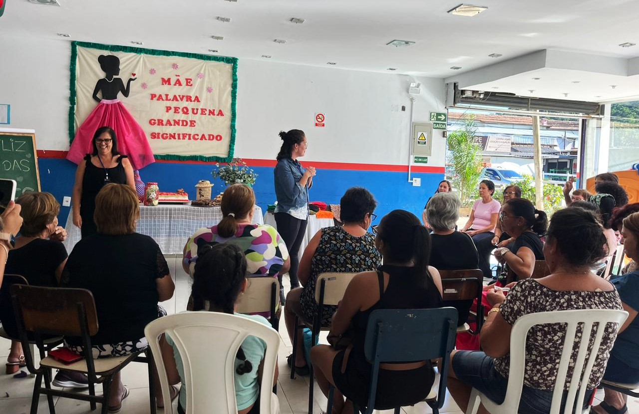 CRAS Bonsucesso faz atividade em homenagem ao Dia das Mães