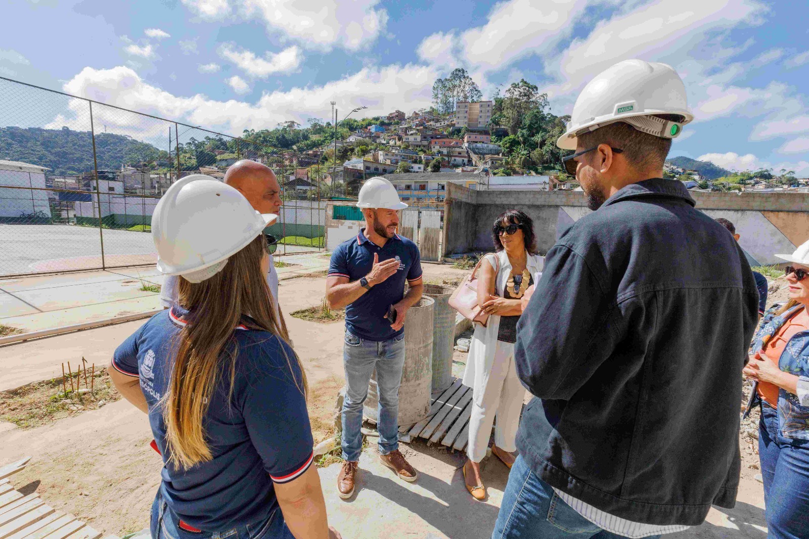 Prefeito Vinicius Claussen vistoria andamento da reforma da Escola Profª Acliméa Nascimento, em São Pedro