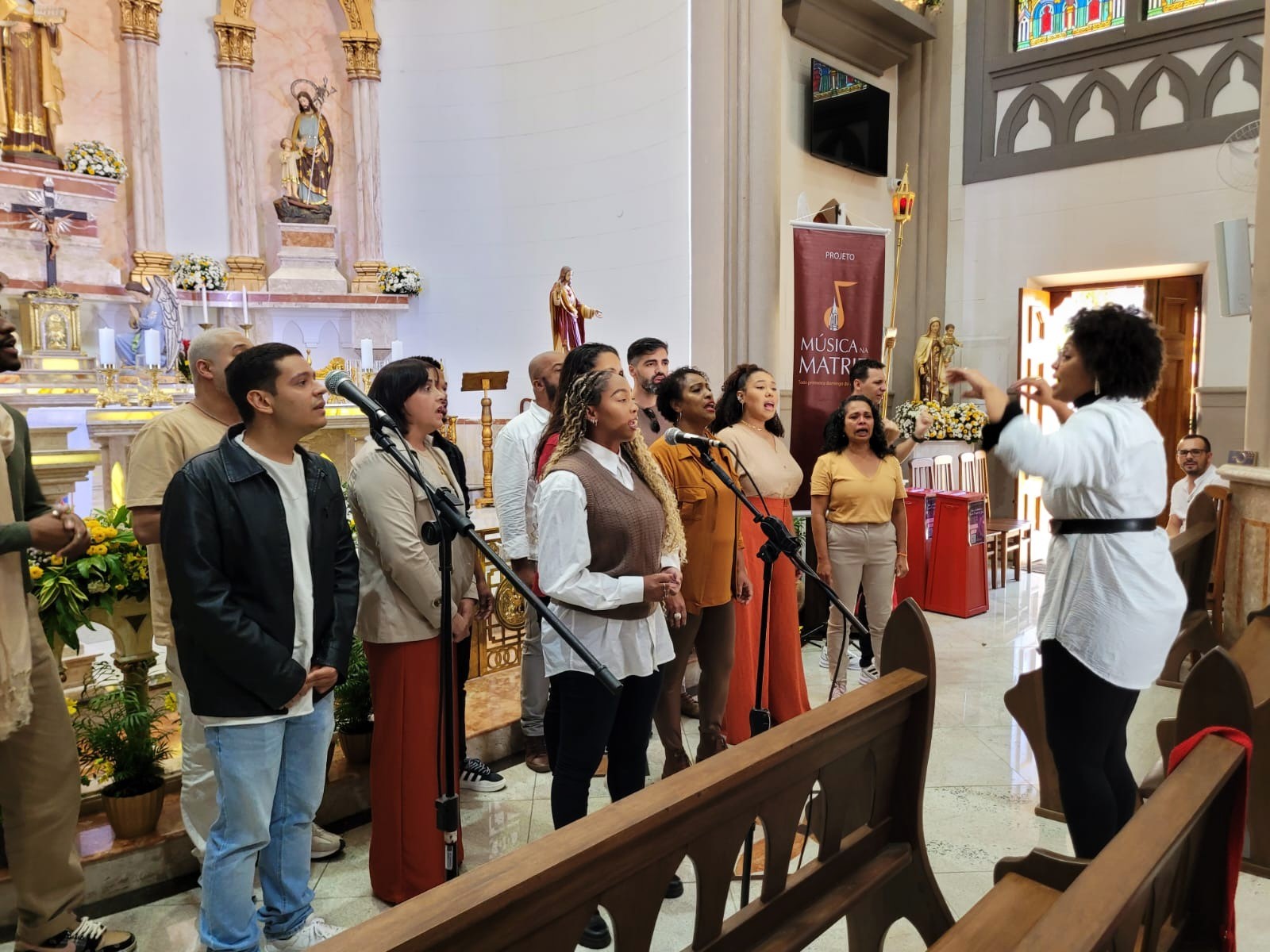 Domingo musical: Público aplaude espetáculos do Cultura de Raiz e do Música na Matriz, em Teresópolis