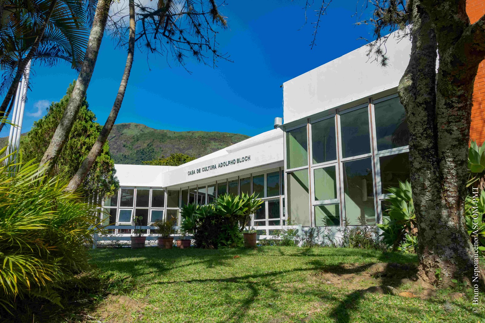 Casa de Cultura Adolpho Bloch, em Teresópolis, recebe exposição fotográfica Marear e as projeções Abismos e Monstros