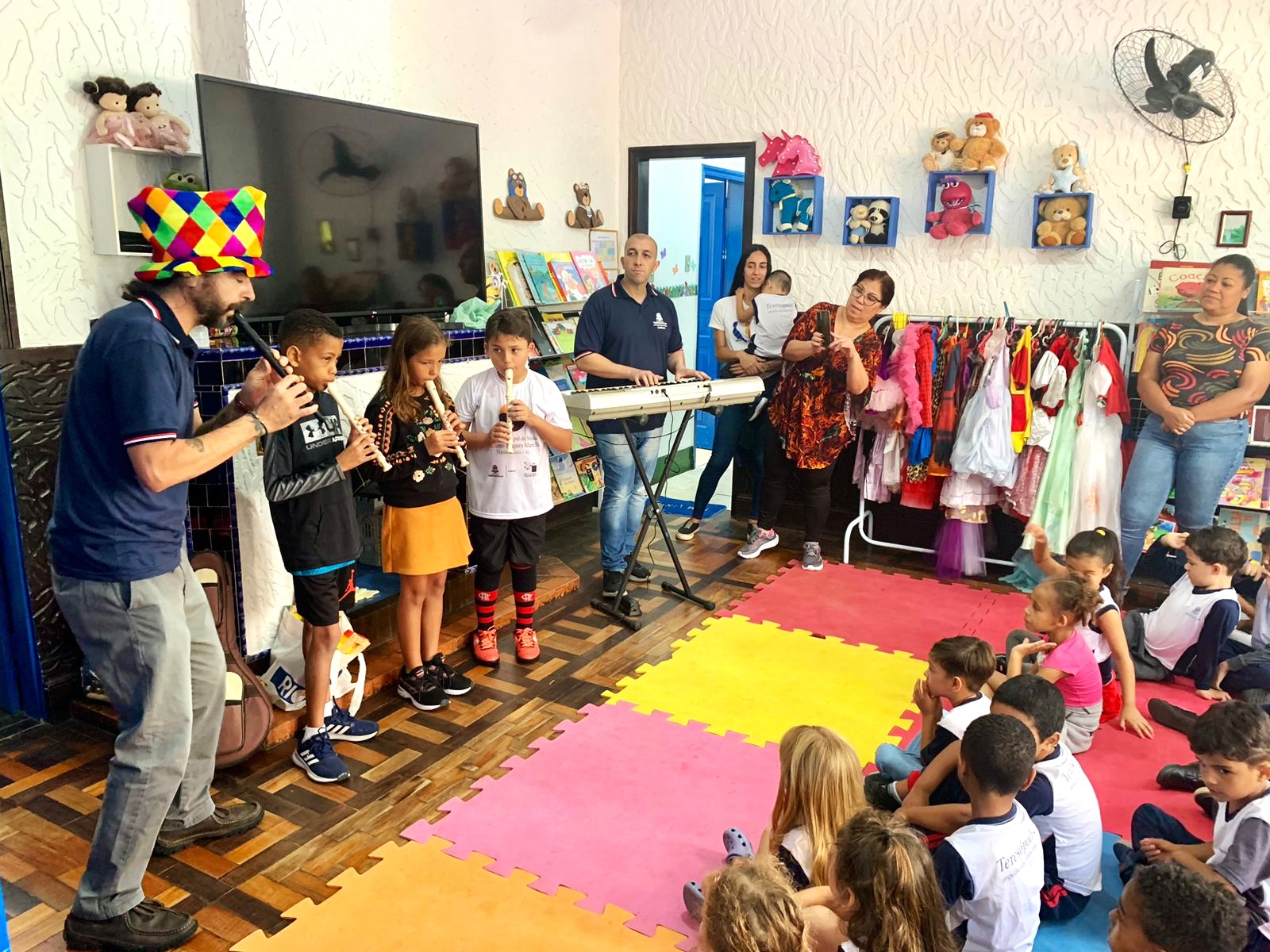 Alunos da Escola Municipal de Música se apresentam no CMEI Marilia Morgado Carneiro