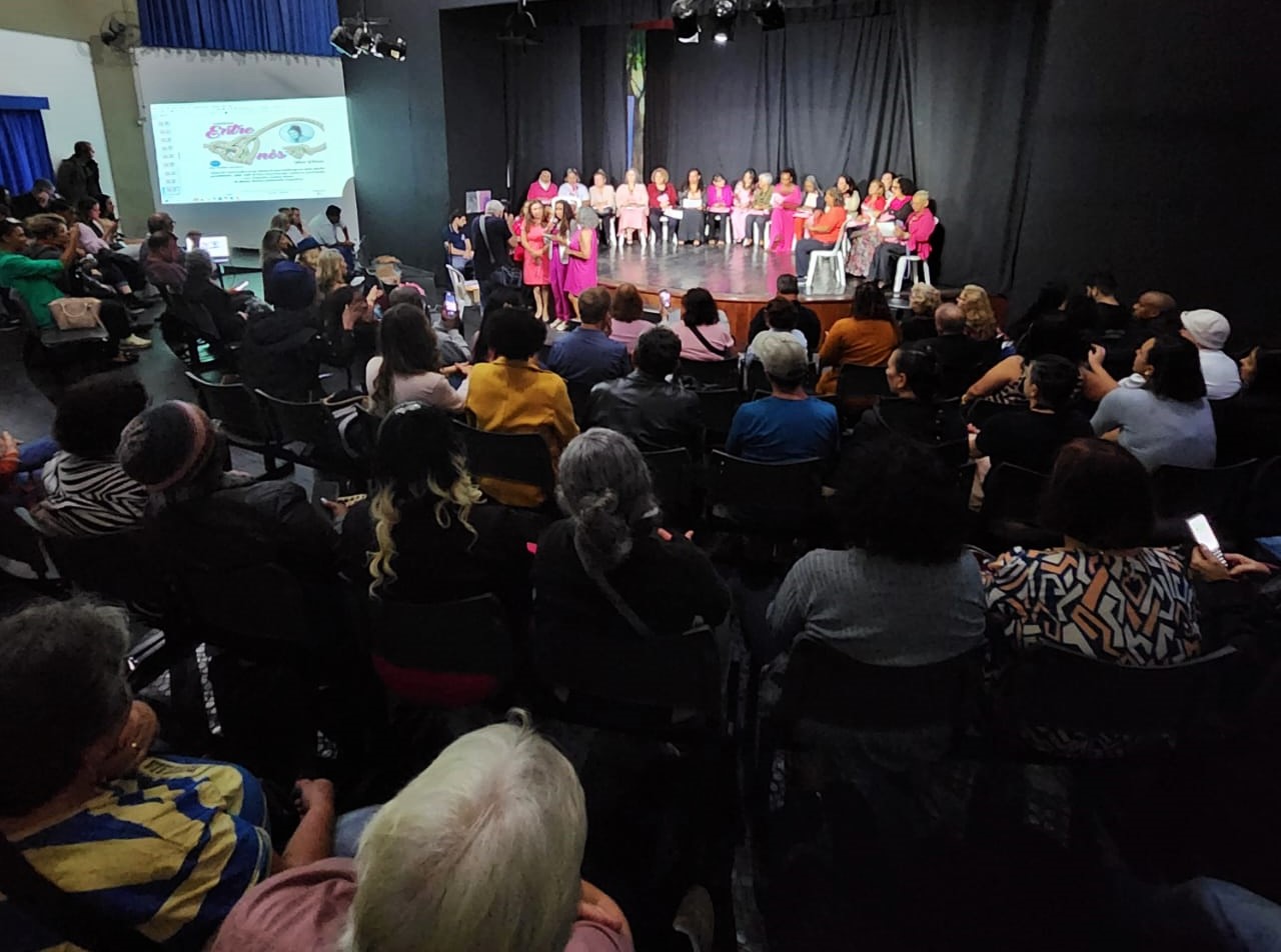 Rosa na Cultura: Lançamento de livro e exposição movimentam a Casa de Cultura Adolpho Bloch, em Teresópolis