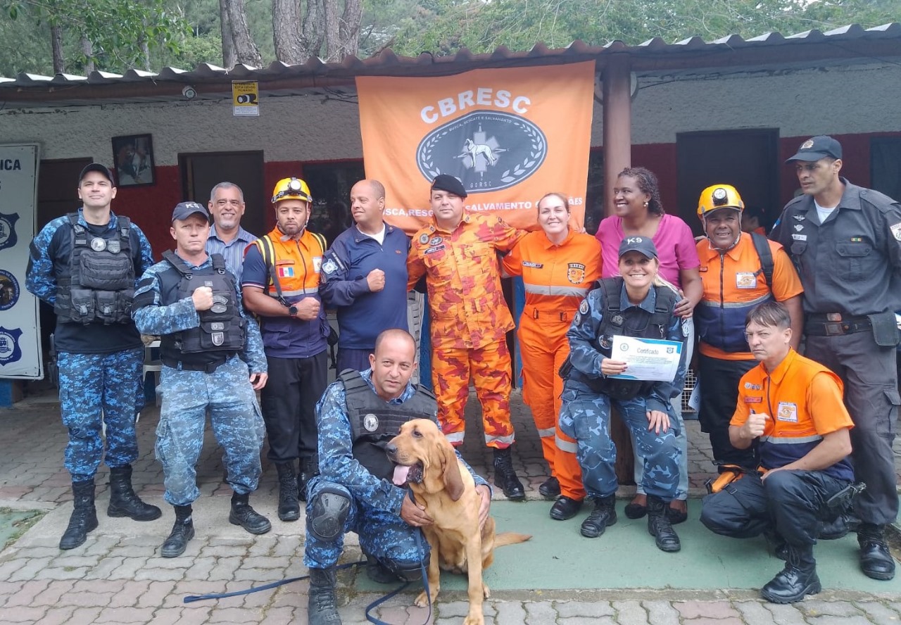 Curso de Busca, Resgate e Salvamento com Cães de Teresópolis forma 25 agentes