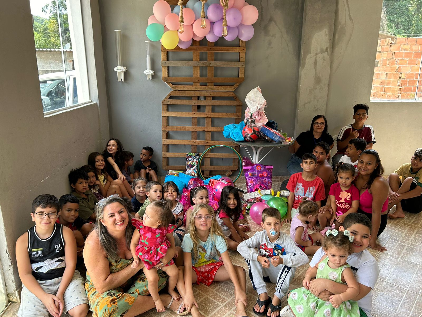 CRAS Bonsucesso finaliza as comemorações de fim de ano na Vila do Alegria, em Bonsucesso.