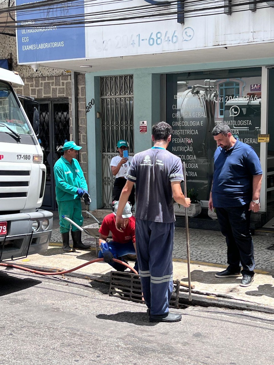 Prefeitura de Teresópolis intensifica trabalhos de desobstrução de bueiros e limpeza da cidade