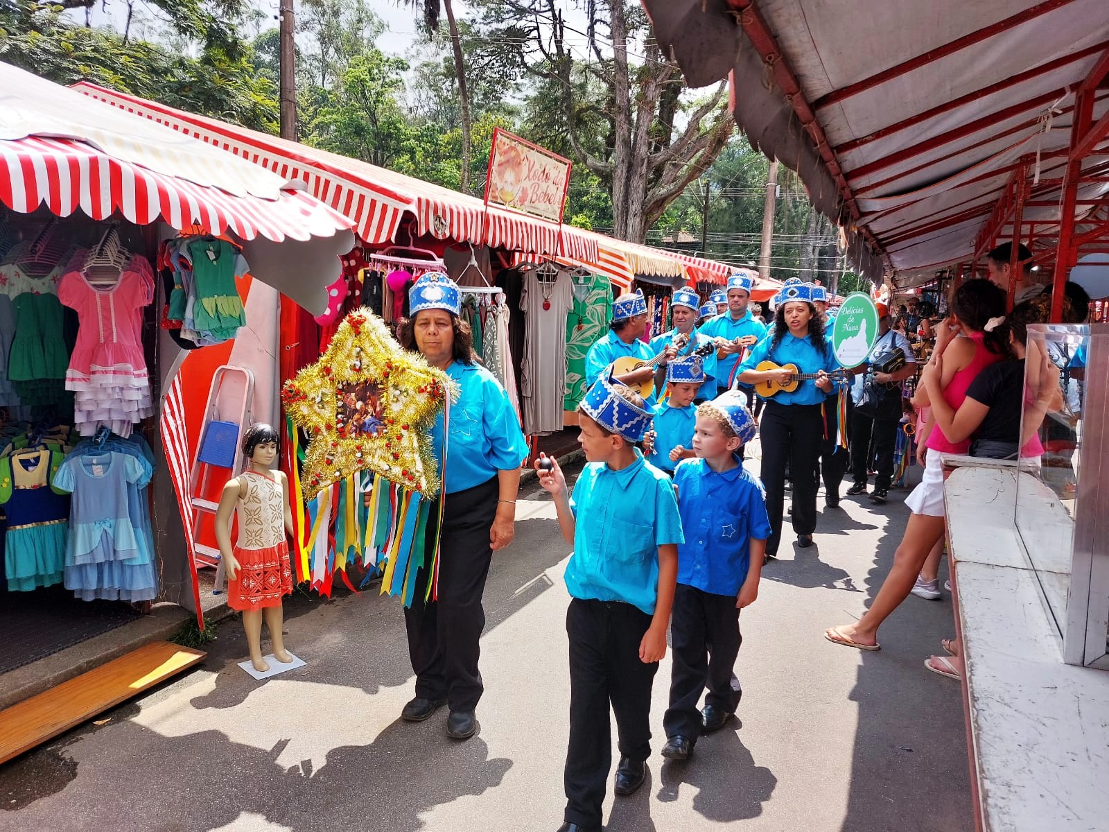 Folia de Reis Estrela Guia leva a tradição da manifestação cultural aos visitantes da Feirarte