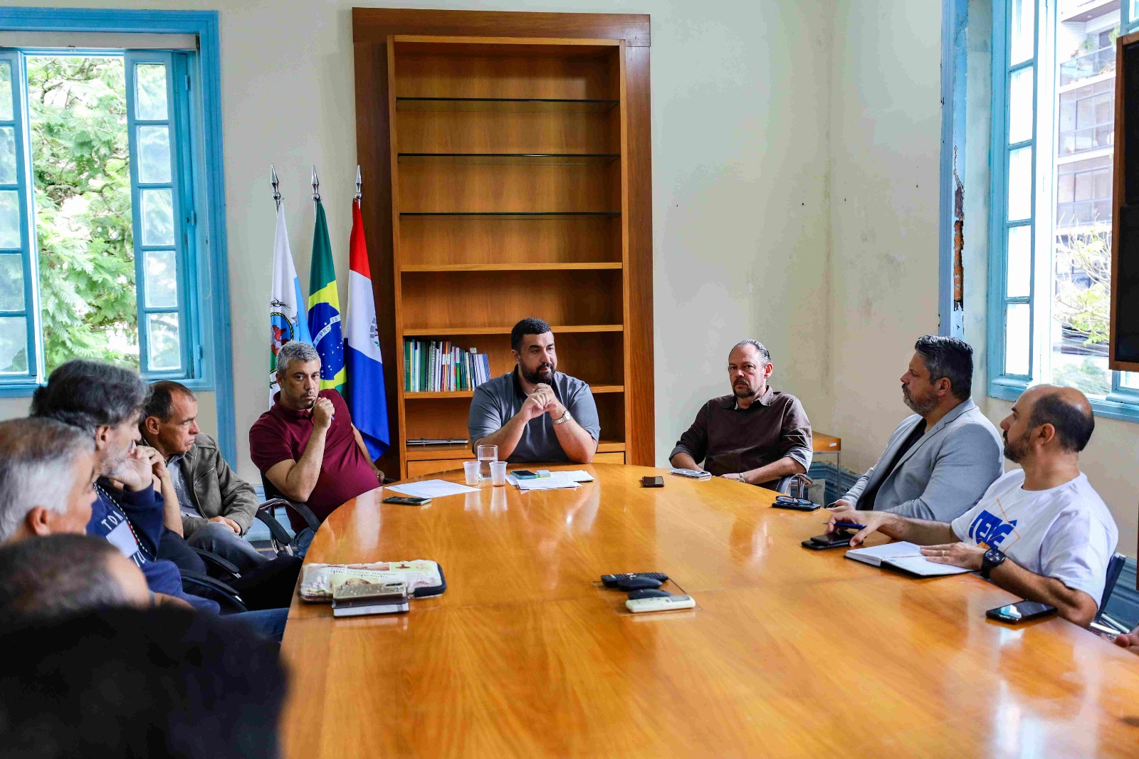 Prefeito Leonardo Vasconcellos recebe profissionais da imprensa