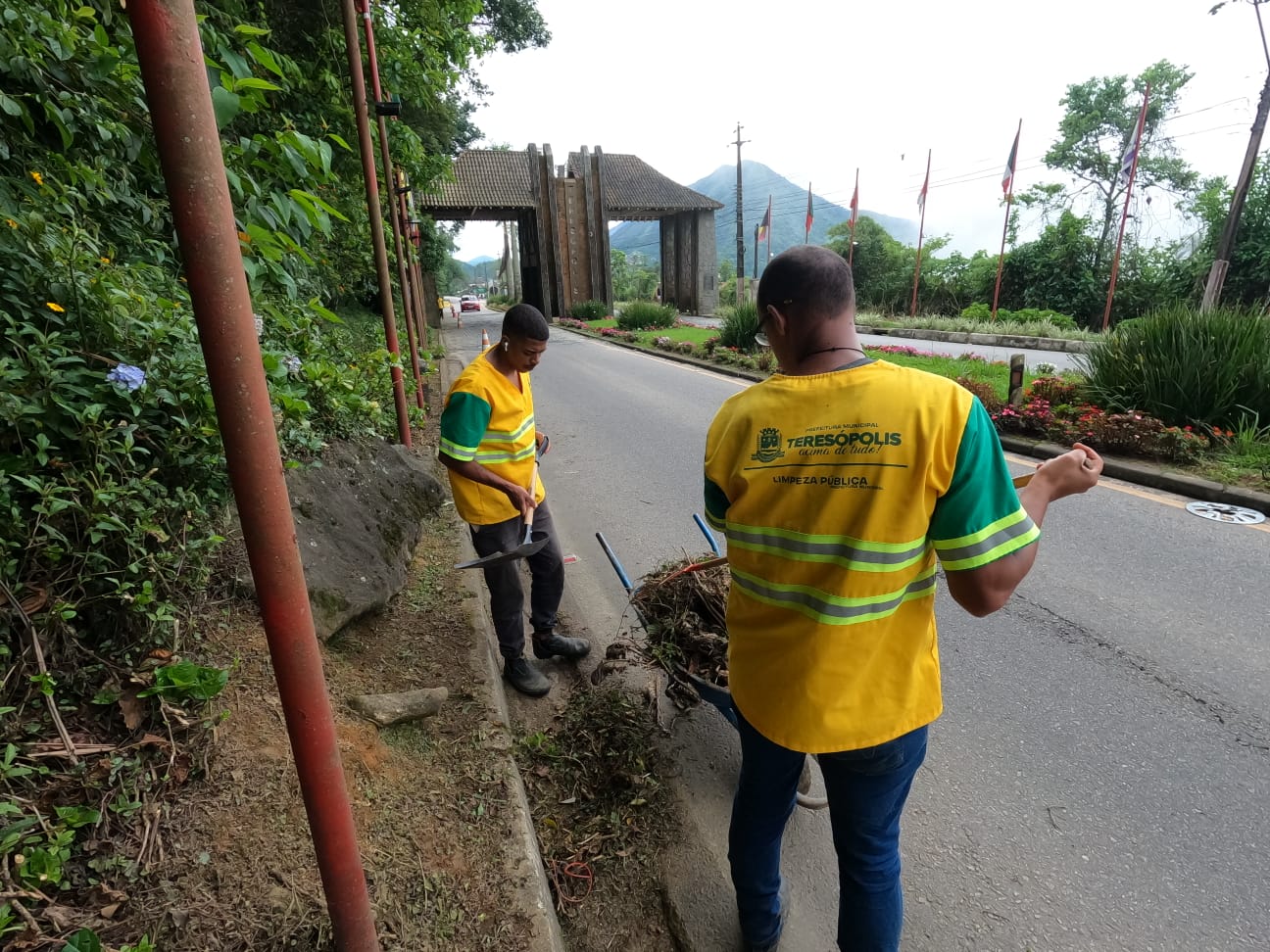 Bairros de Teresópolis recebem manutenção diária da Prefeitura