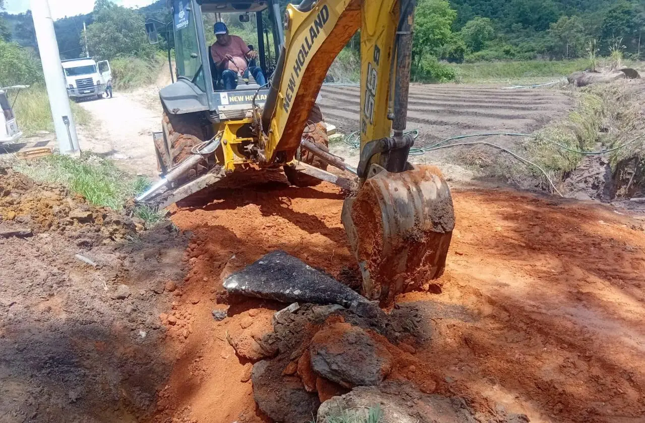 Início da semana com muito trabalho: Secretaria de Agricultura intensifica ações na zona rural