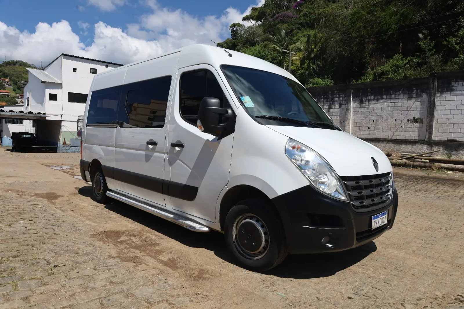 Prefeitura recupera veículo para transporte de professores da Rede Municipal de Ensino