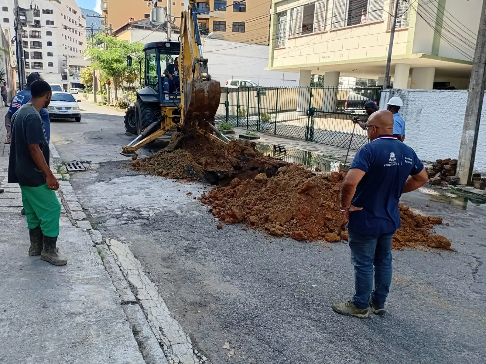 Prefeitura de Teresópolis segue com zeladoria dos bairros e dos prédios públicos