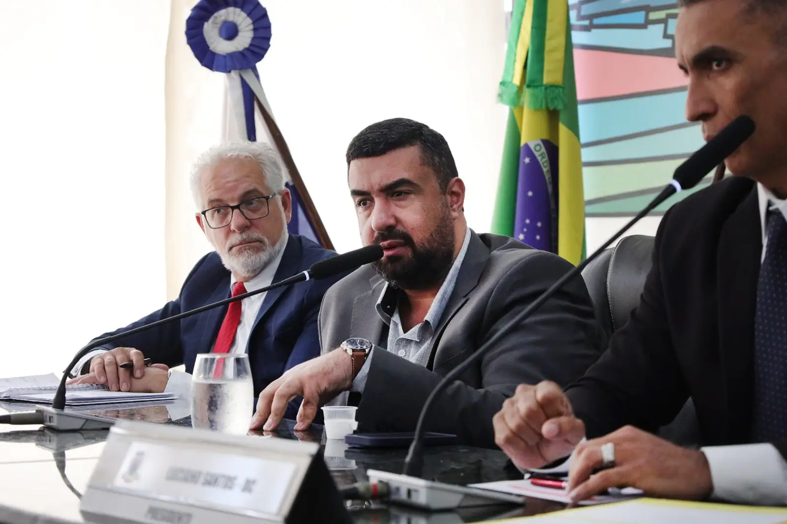 Prefeito Leonardo Vasconcellos apresenta balanço de 100 dias de governo na Câmara de Vereadores