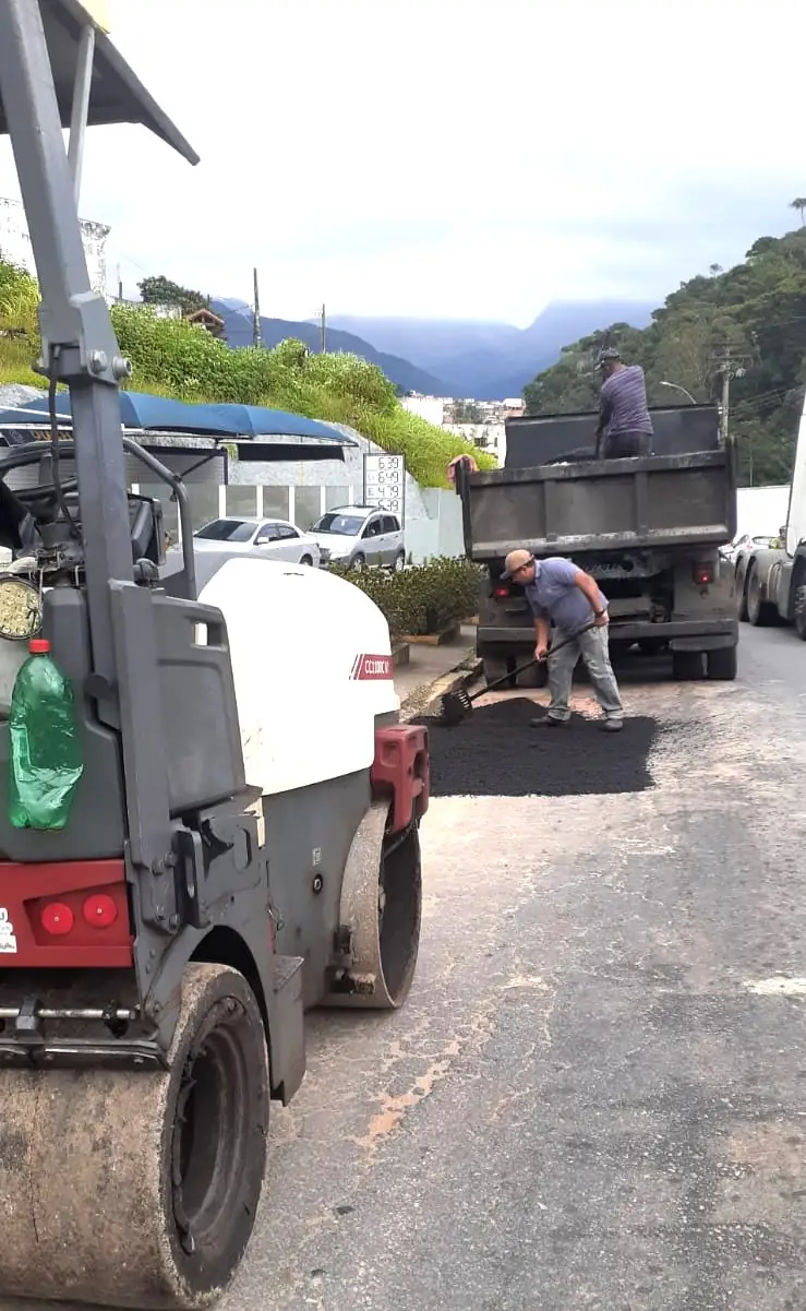 Prefeitura de Teresópolis realiza operação tapa-buracos pelos bairros