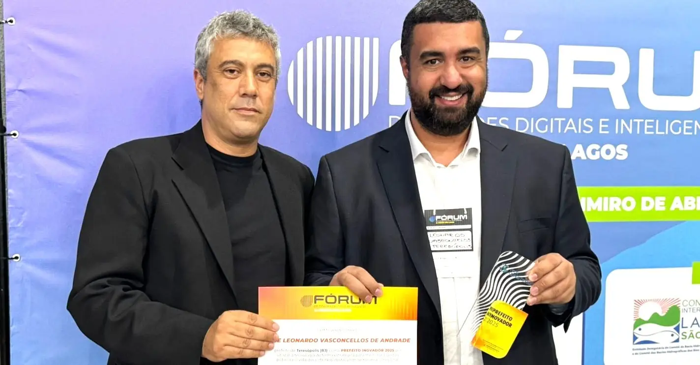 Leonardo Vasconcellos recebe o título de Prefeito Inovador 2025