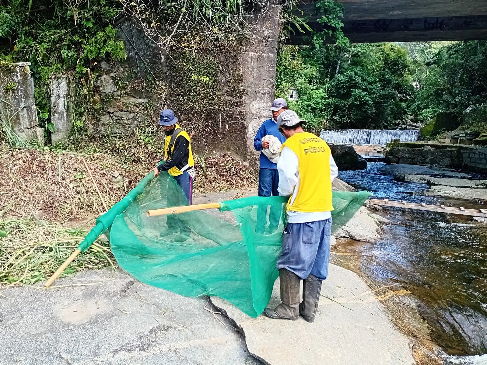 Piscina Sloper recebe faxinaço da Prefeitura de Teresópolis