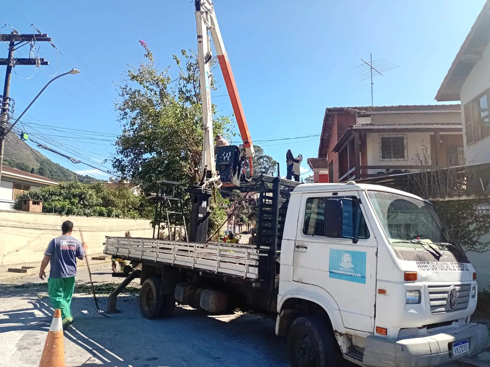 Ruas, praças públicas e galerias pluviais recebem cuidados de manutenção da Prefeitura de Teresópolis