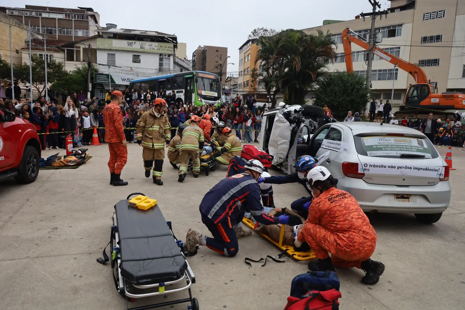 Maio Amarelo: Segurança Pública Municipal promove simulação de resgate de acidente de trânsito em Bonsucesso e na Praça Olímpica