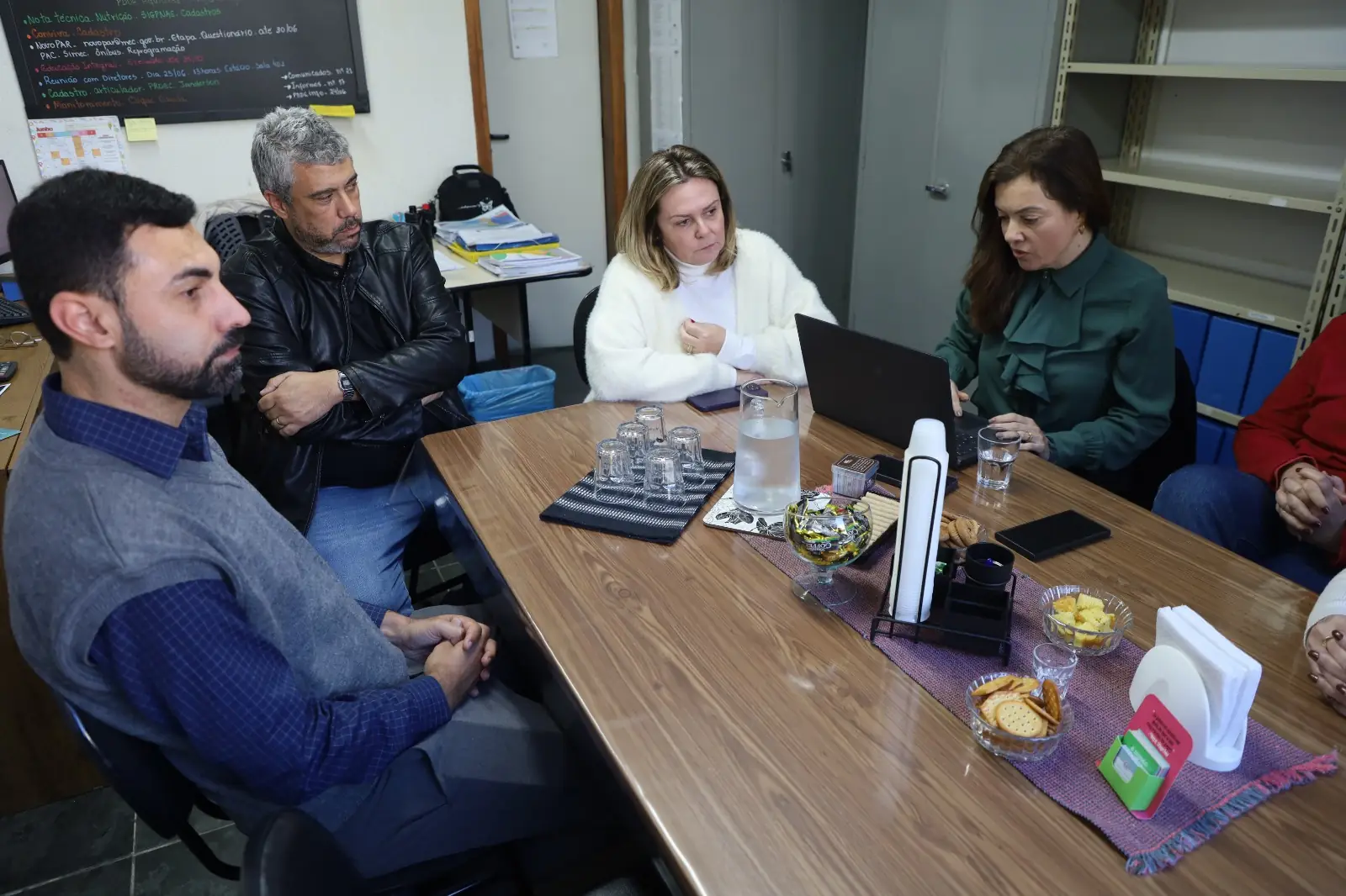 Prefeitura de Teresópolis e Sebrae-RJ firmam parceria para capacitação de empreendedores das comunidades escolares