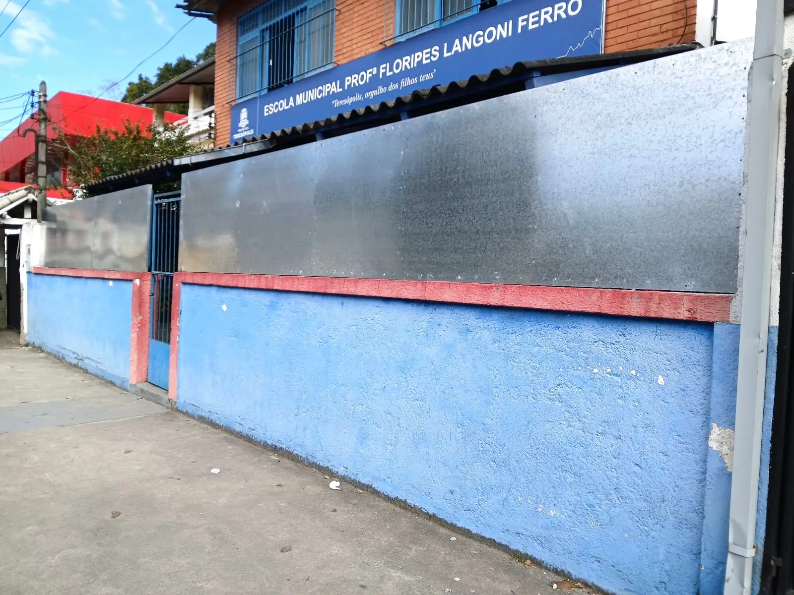 Prefeitura de Teresópolis faz manutenção de ruas no Parque Ermitage e de prédios públicos