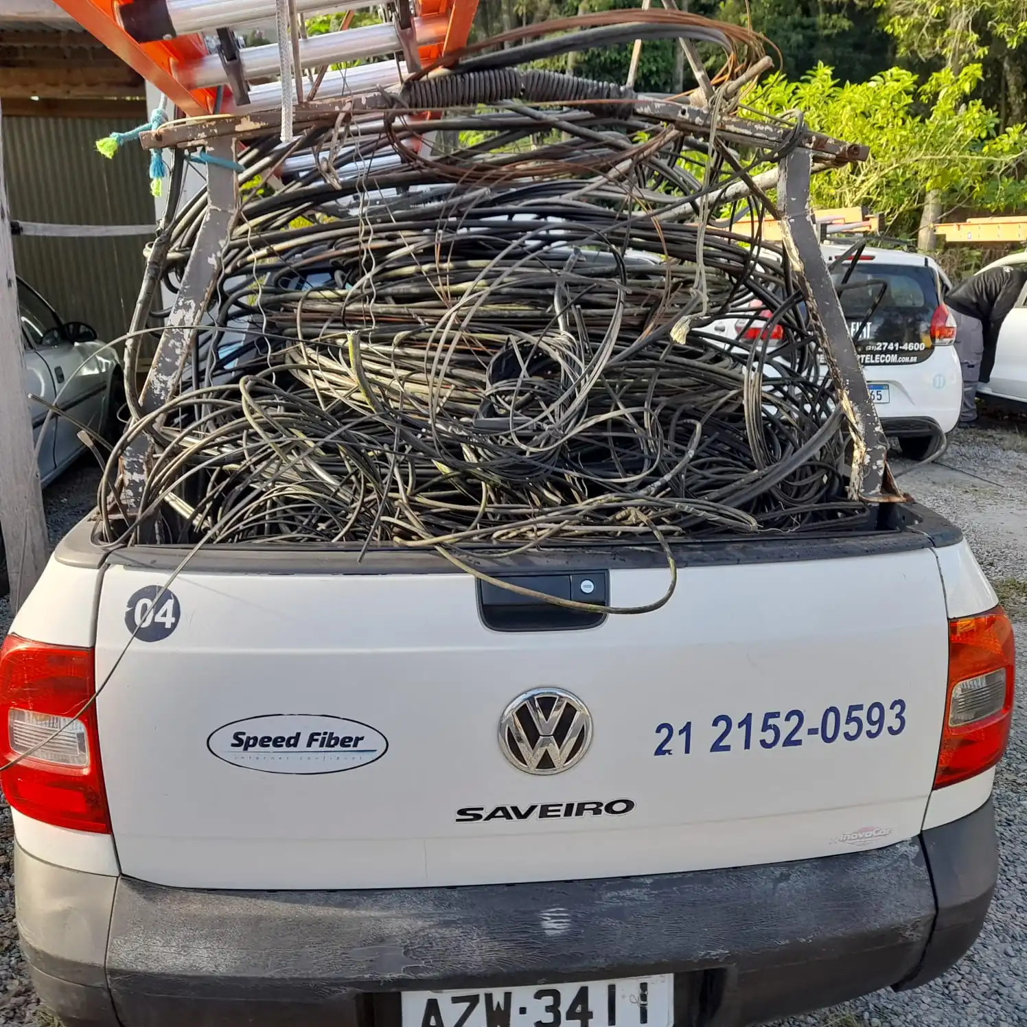 Operação 'Caça Fio': Prefeitura inicia retirada de fios e cabos obsoletos na Tijuca
