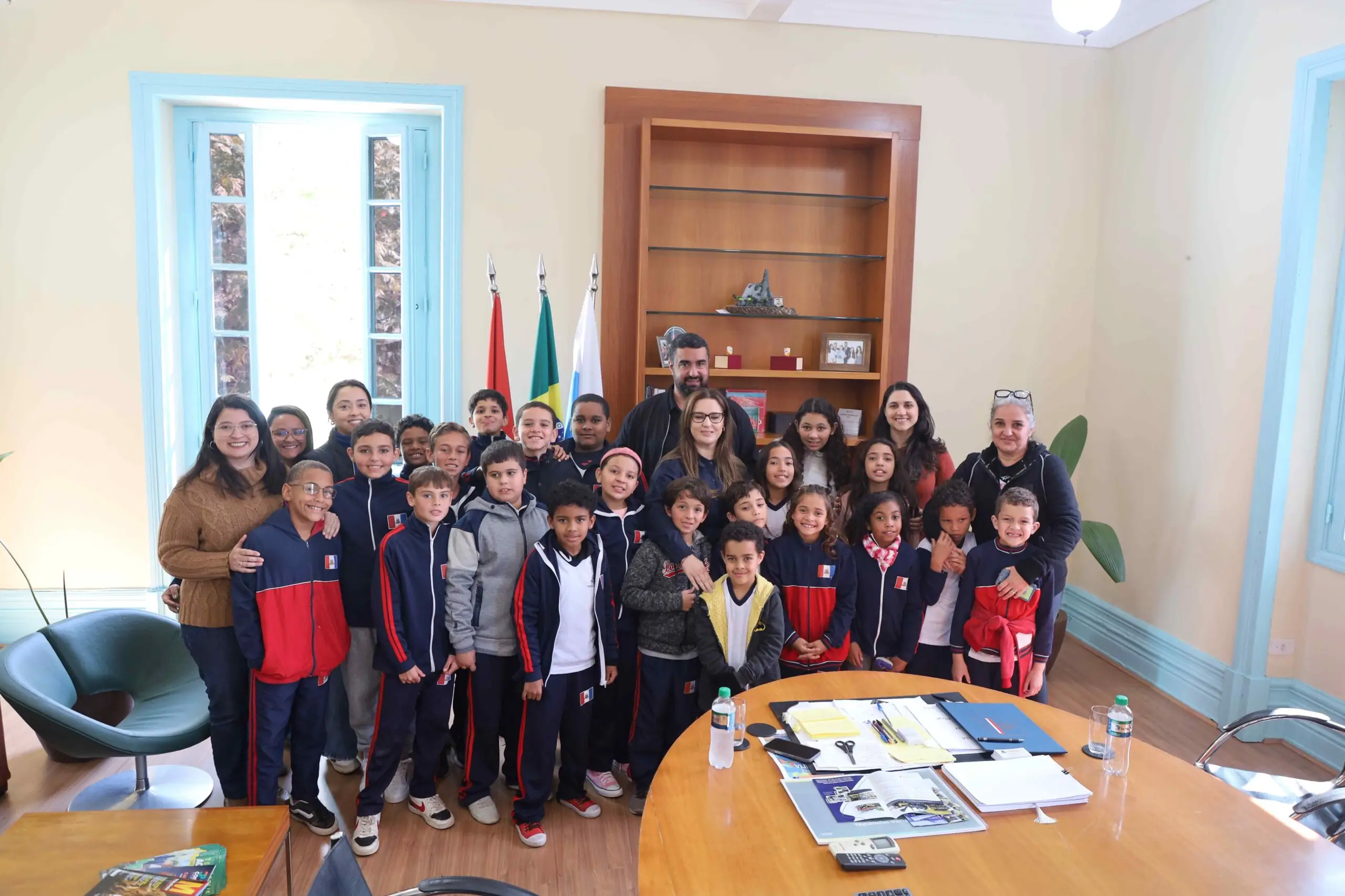 Alunos da Escola Municipal Maria Mendes, no Cruzeiro, visitam a Prefeitura