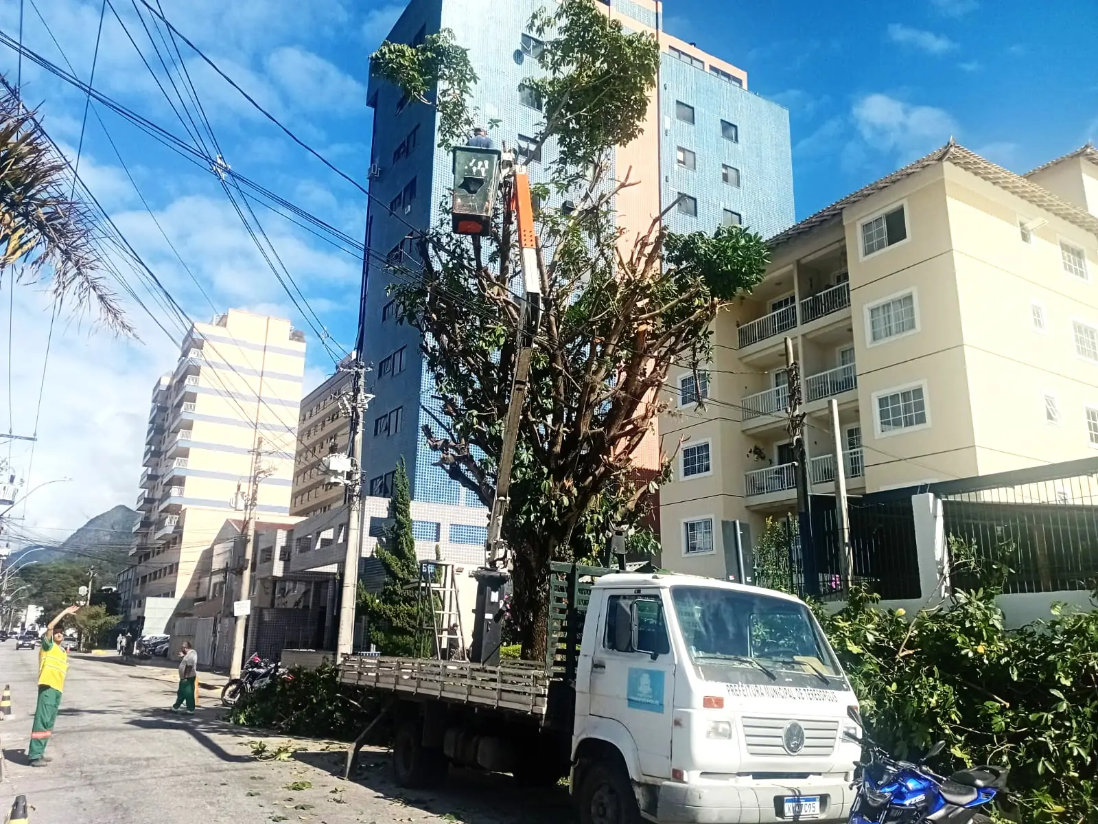 Prefeitura de Teresópolis percorre os bairros com ações diurnas e noturnas de zeladoria