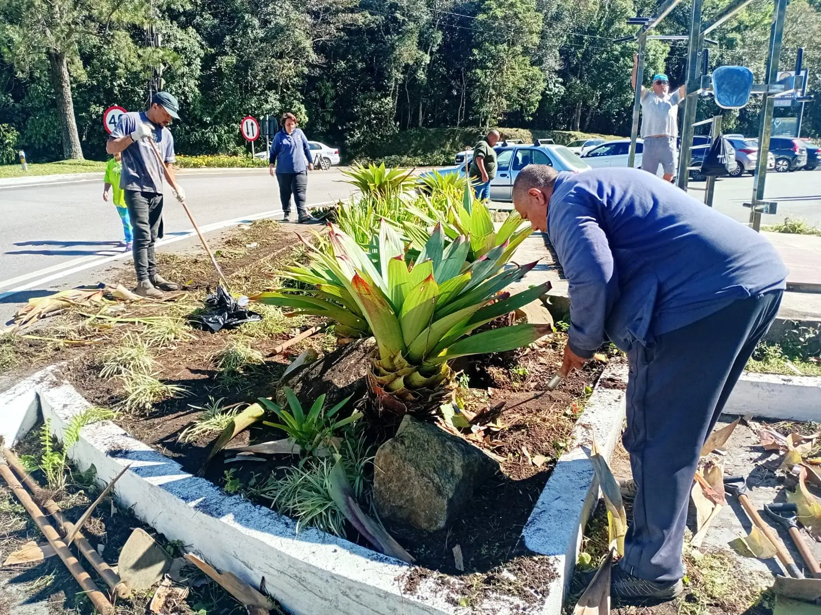 Ruas e praças recebem ações diárias de manutenção da Prefeitura de Teresópolis