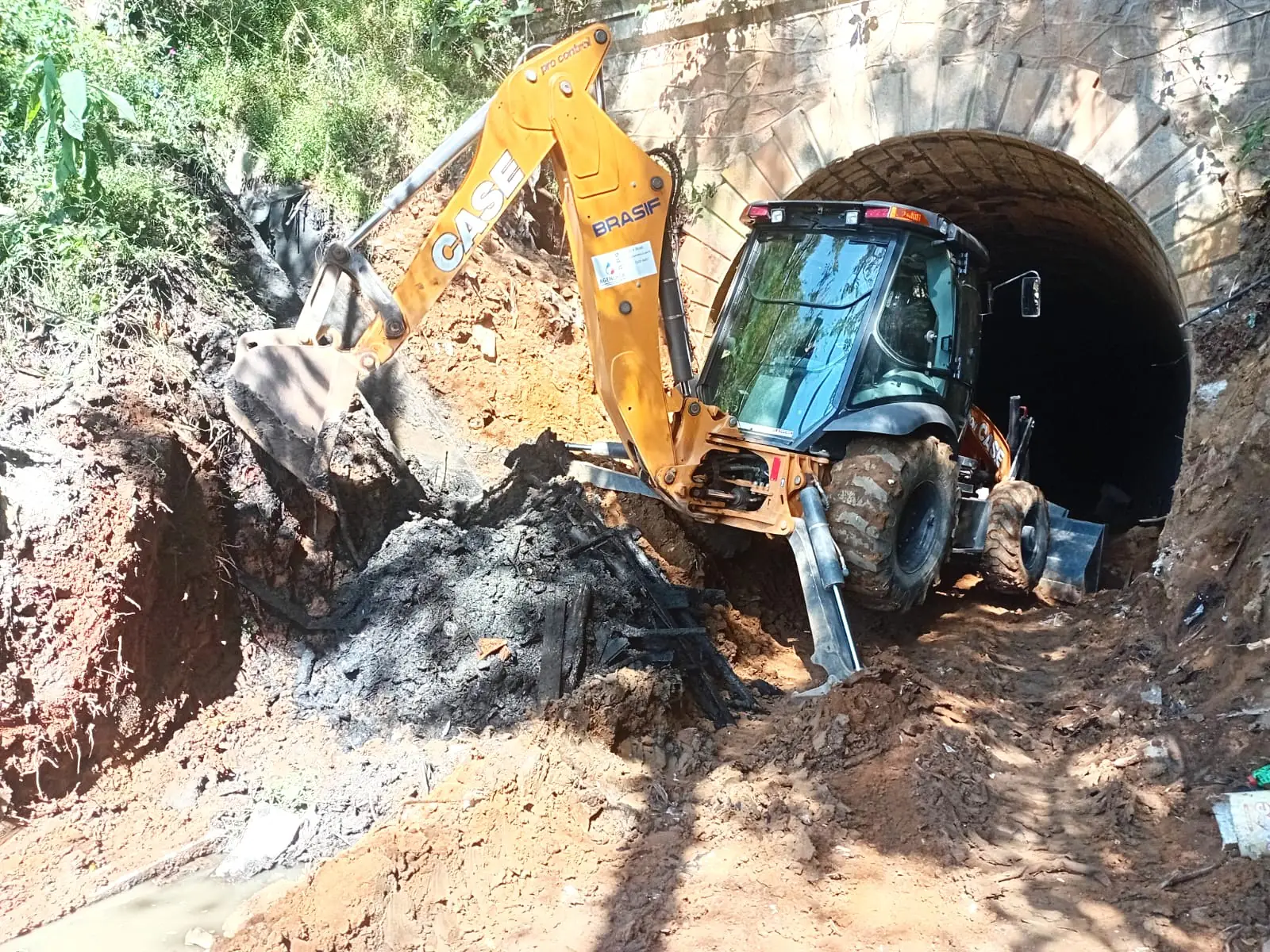 Prefeitura de Teresópolis abre acesso ao túnel da extinta estrada de ferro em terreno do Município