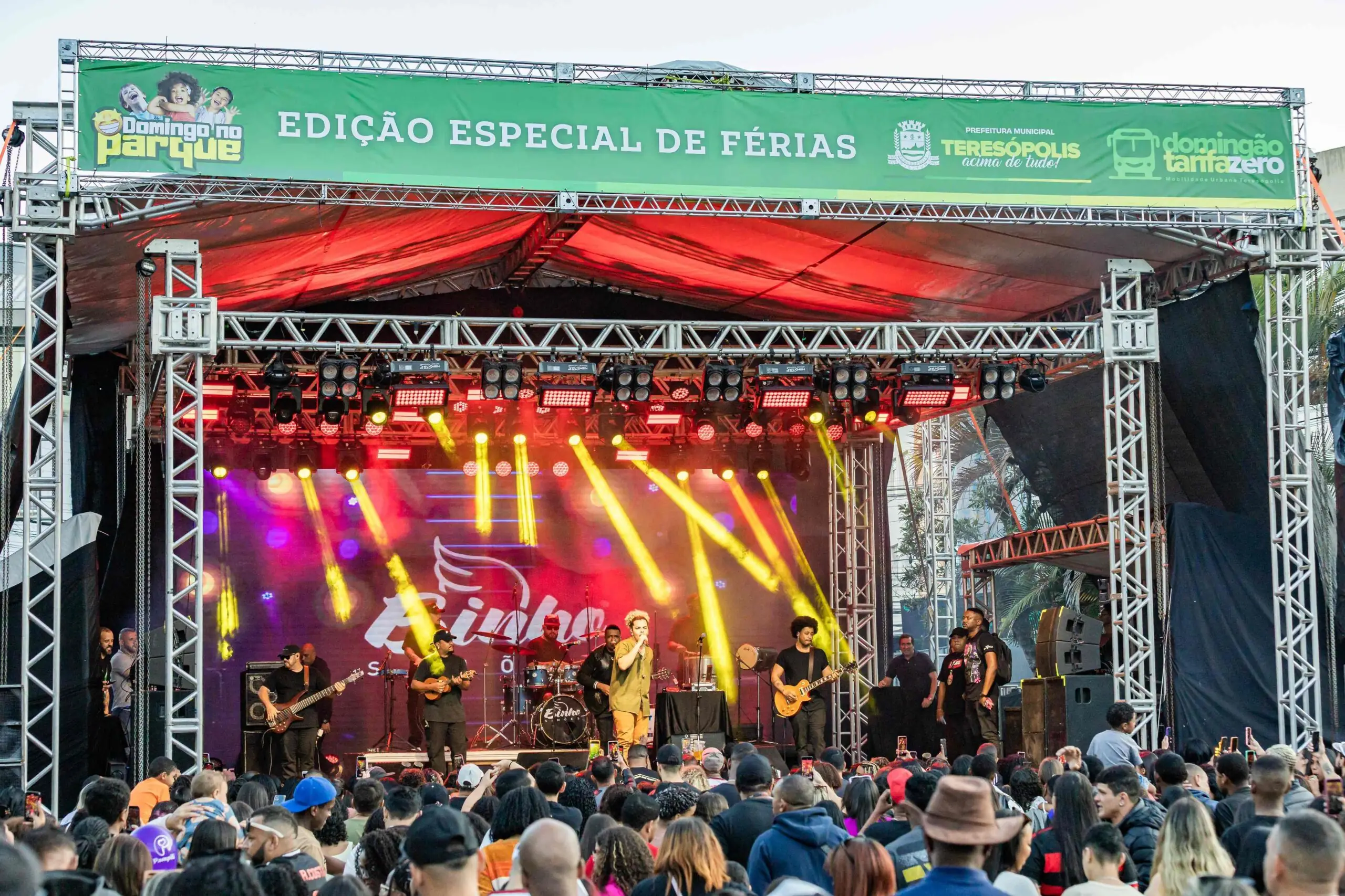 Público canta, dança e se diverte na Edição Especial de Férias do Domingo no Parque