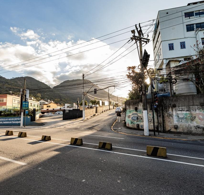 Rua do Hospital São José volta a ter duplo sentido de circulação