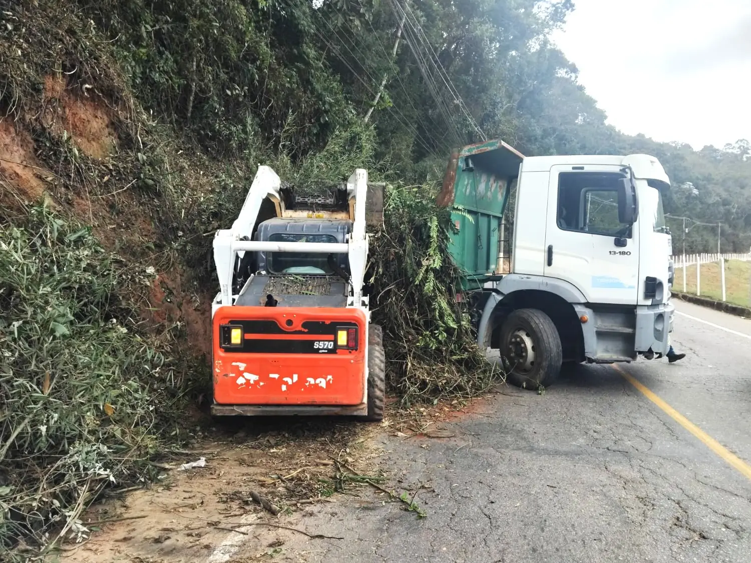 Prefeitura de Teresópolis faz manutenção e reparos em vias públicas e prédios municipais