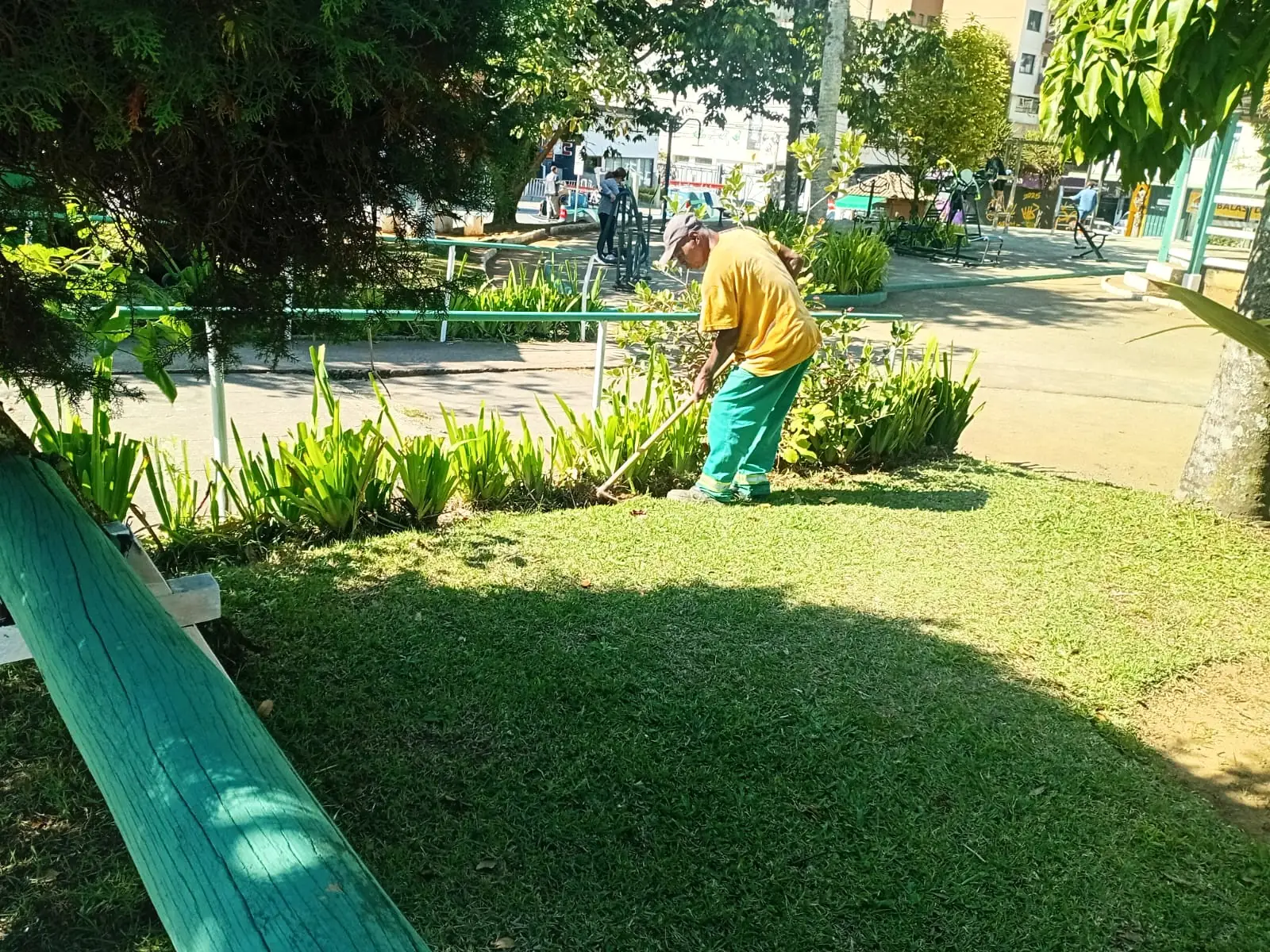 Prefeitura de Teresópolis segue rotina de cuidados dos jardins públicos e ruas